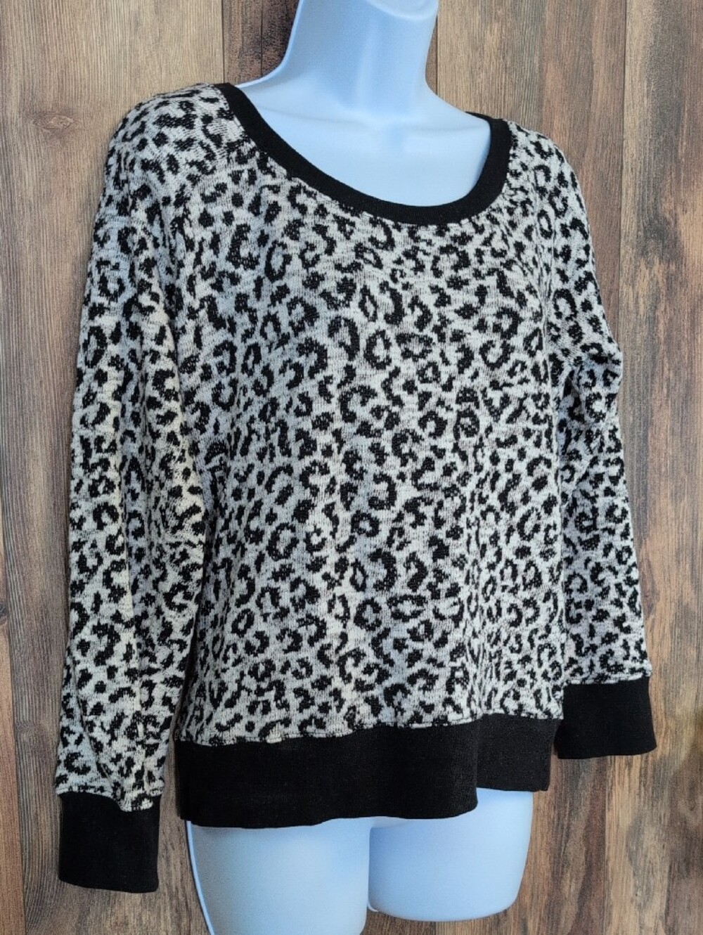 Maurices Leopard Crewneck Knit Crop Shirt Top S      732A